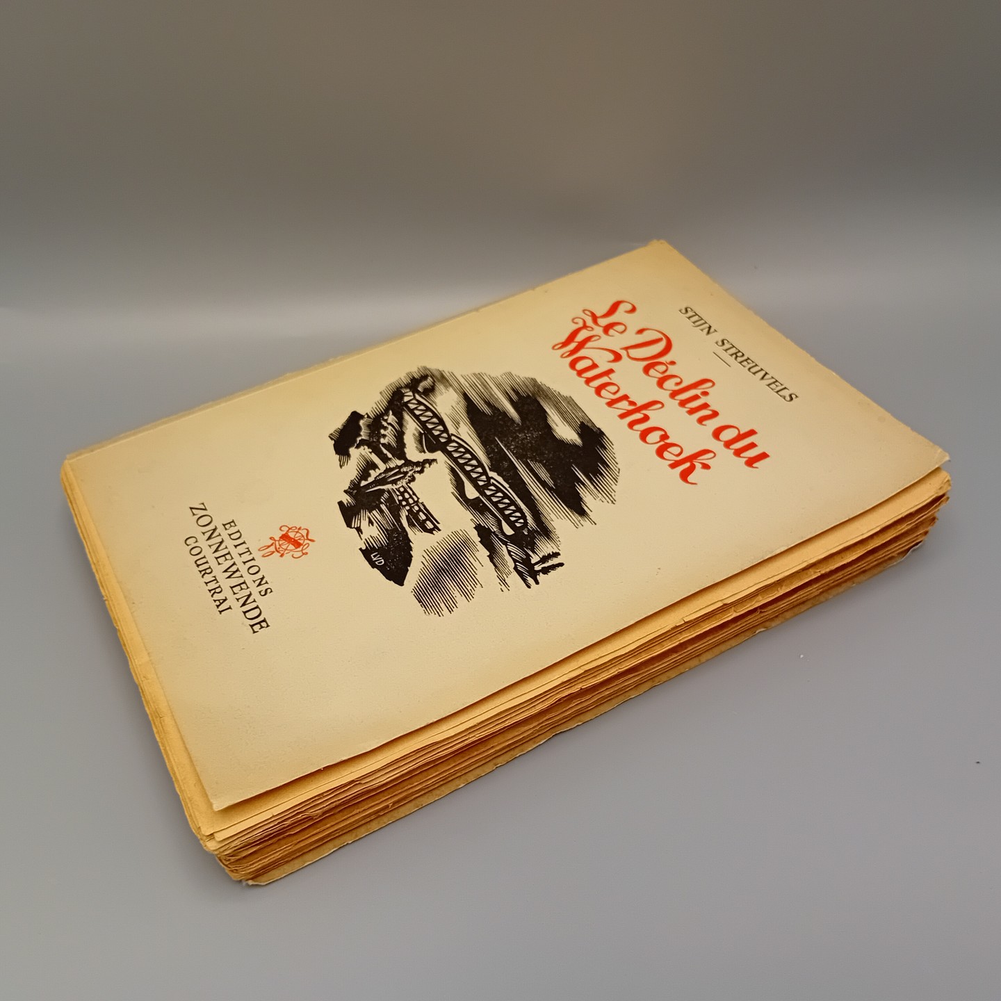 Oud boek (Le Declin du waterhoek) met signatuur van Stijn Streuvels